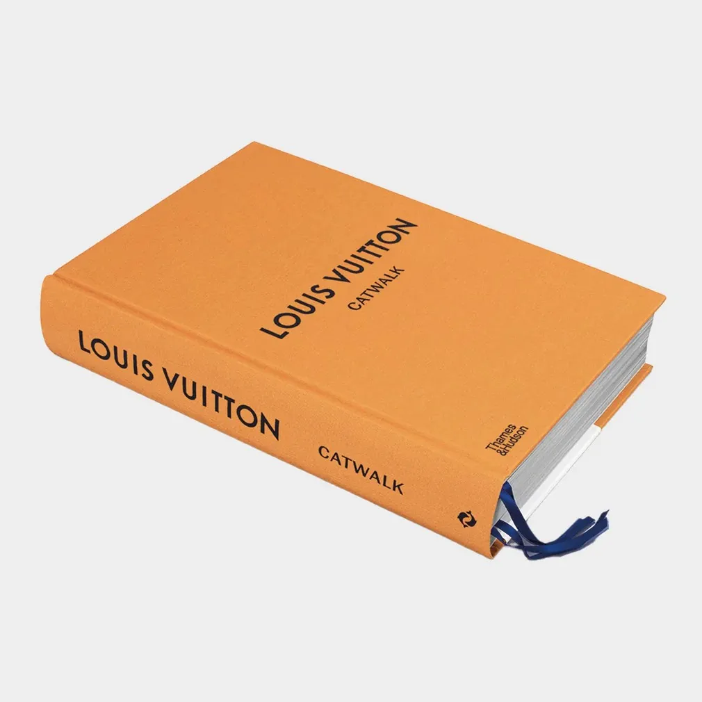 [AF.10.19.O003] Livro Louis Vuitton Catwalk